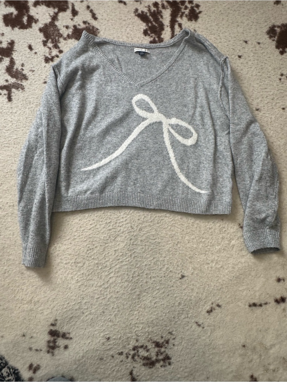 American Eagle Outfitters Light Gray V-Neck Sweater with Cream Bow